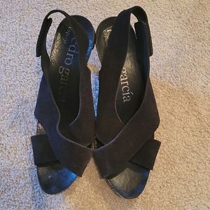 Pedro Garcia black suede 39 kitten heel